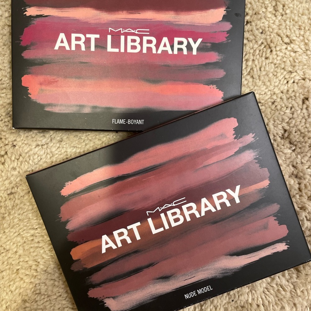 MAC Cosmetics Art Library Bundle ( x2 FULL SIZE PALETTES + FREE GIFT )